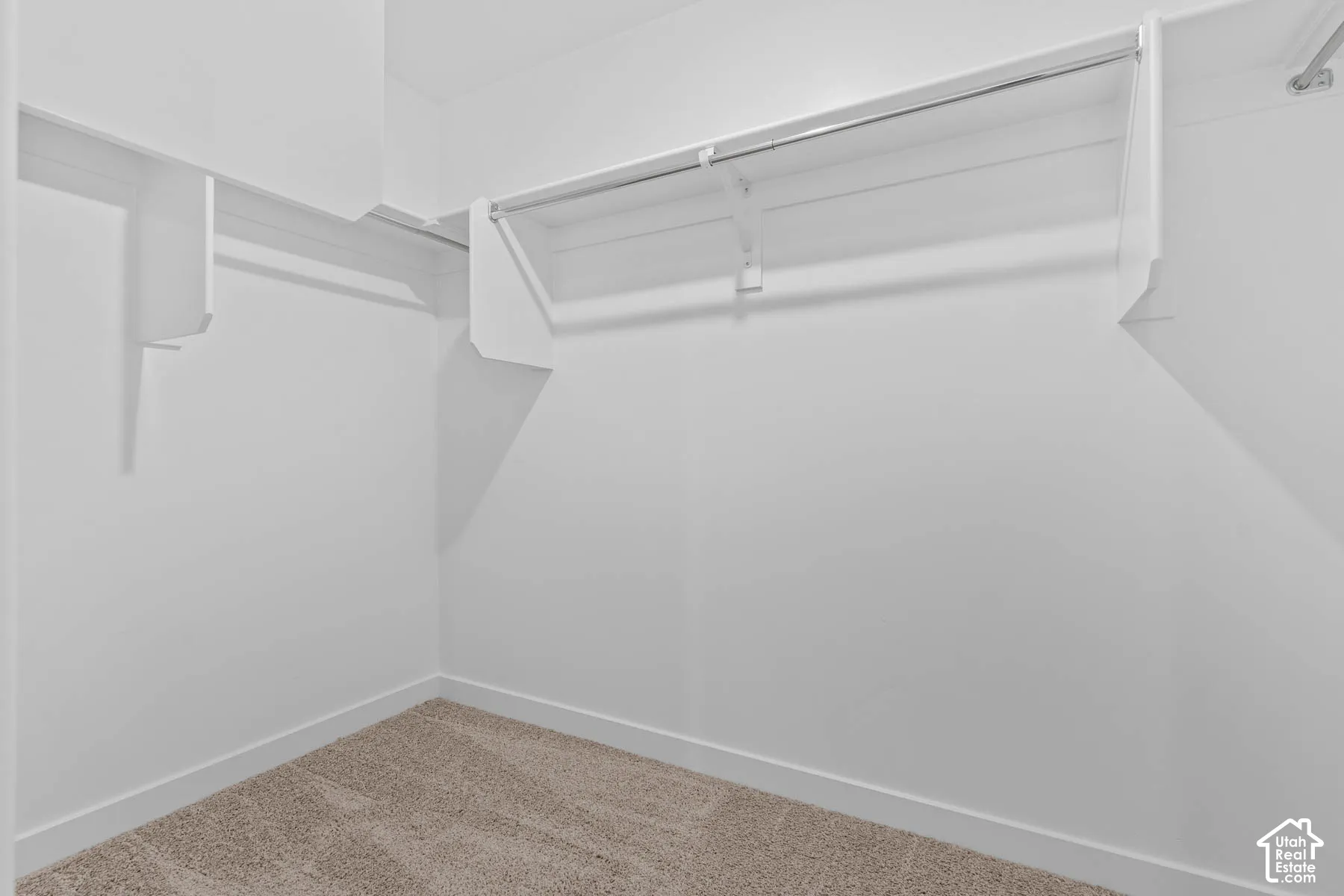 Walk in closet featuring carpet