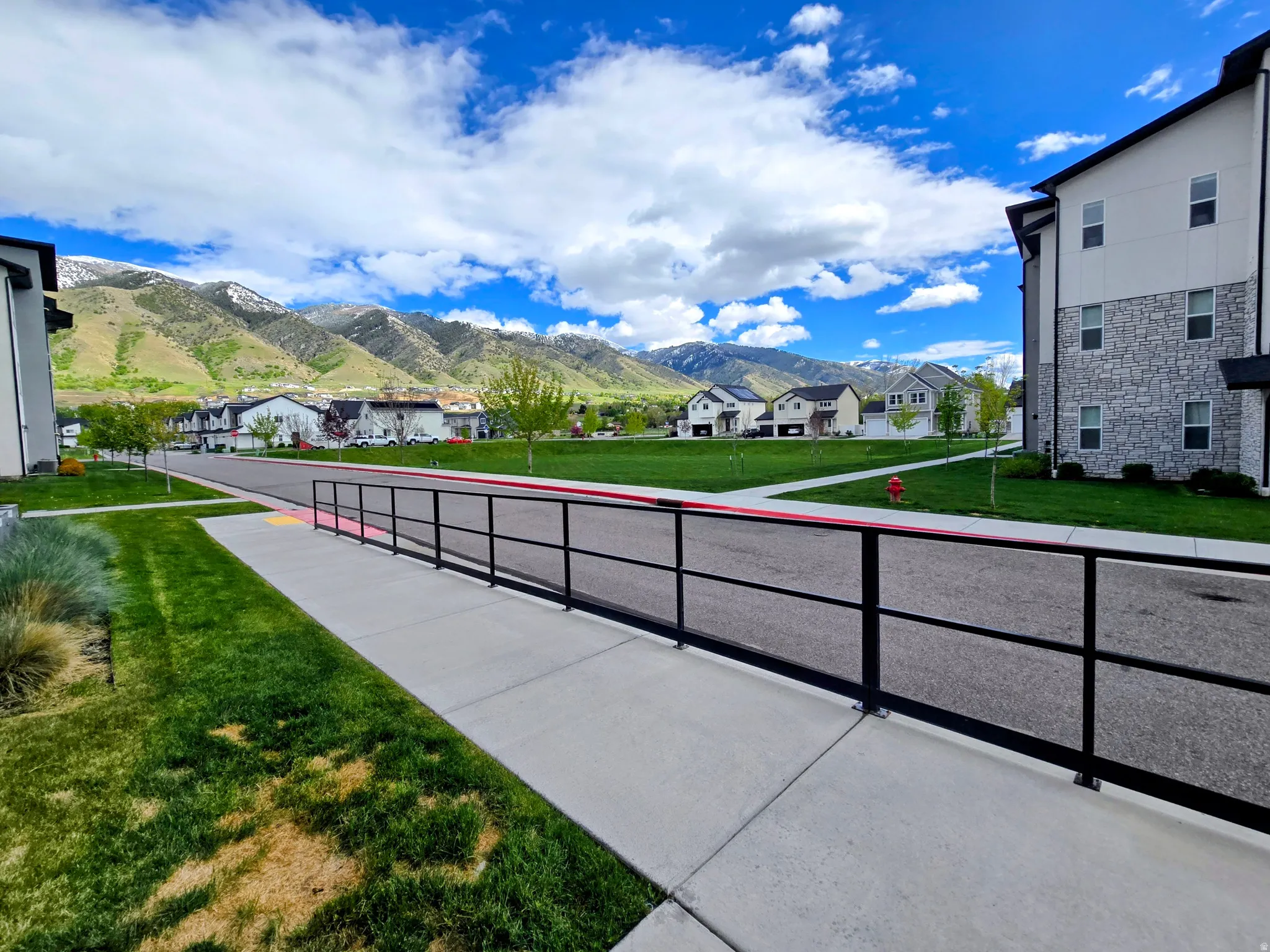 View of home's community with a mountain view
