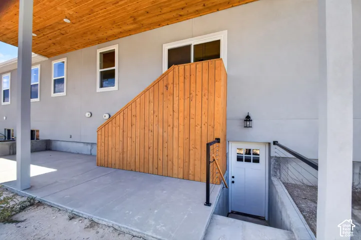 Covered patio with a wood-finish ceiling
