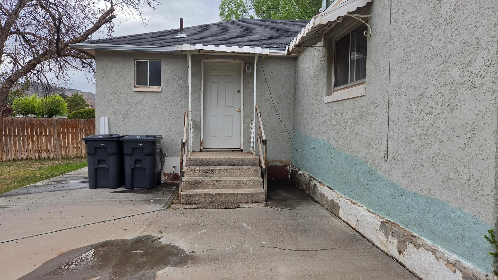 Rear entry with concrete steps and landing