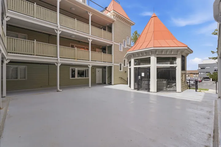 View of apartment building / complex