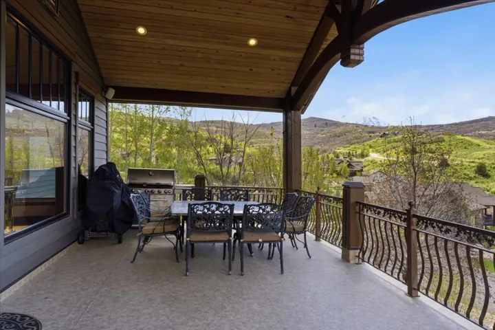 1291 S Innsbruck Dr, Huntsville, Utah 84317