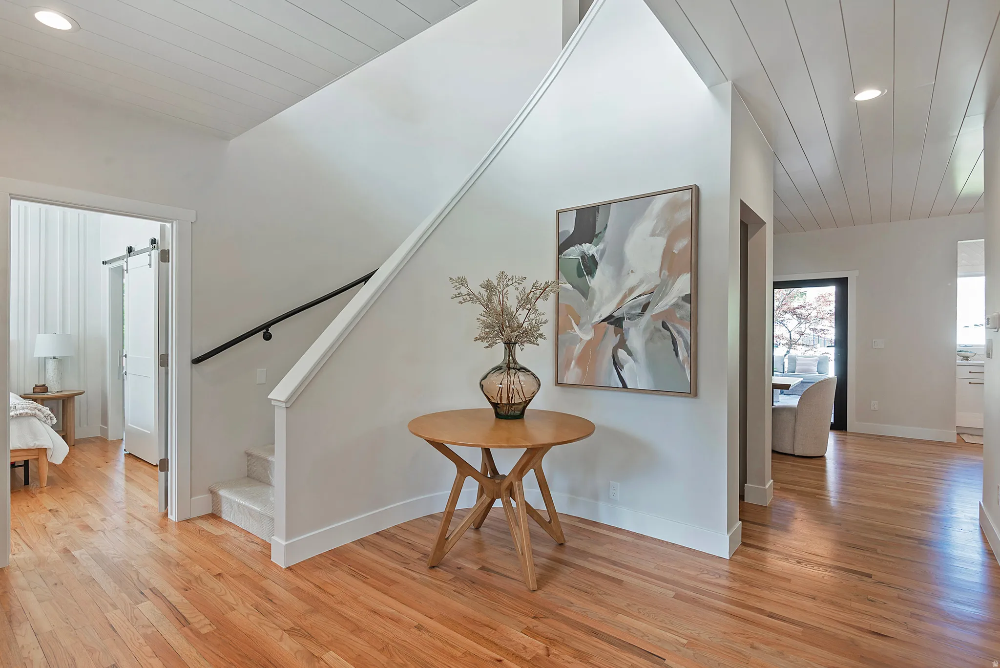 Beautiful entry with curved stairway