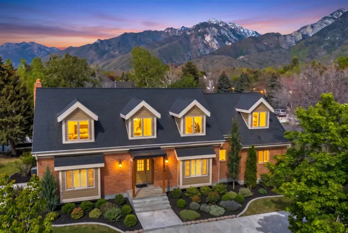Stunning Pepperwood 2-story, totally renovated from top to bottom.  Must see!  (Landscape ai enhanced)