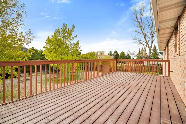 Spacious rear deck