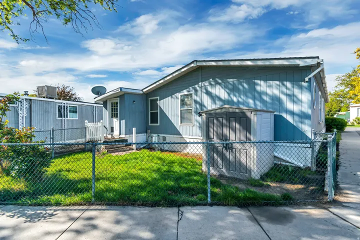 Manufactured / mobile home featuring a fenced front yard and a gate
