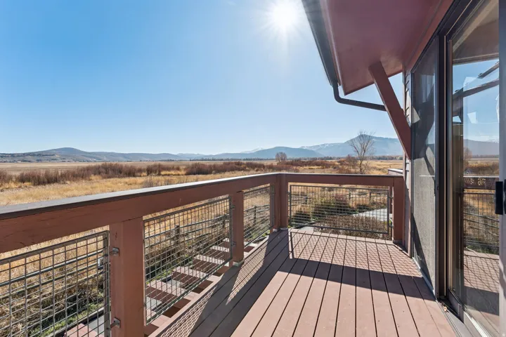 Private outdoor deck with composite decking and wire mesh railing