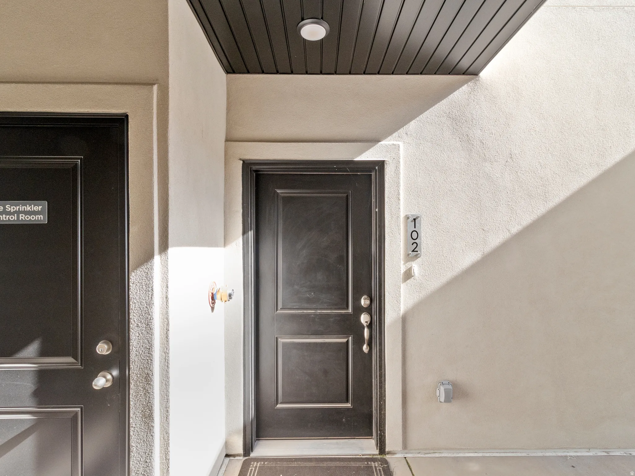 View of exterior entry with stucco siding
