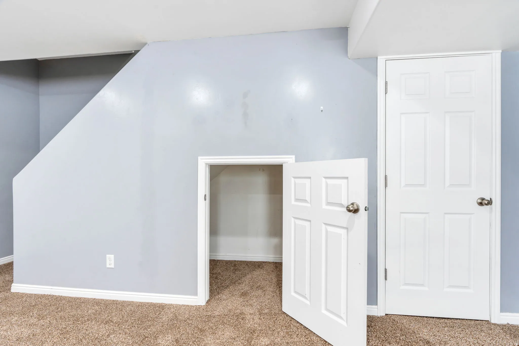 Finished basement with carpet and baseboards