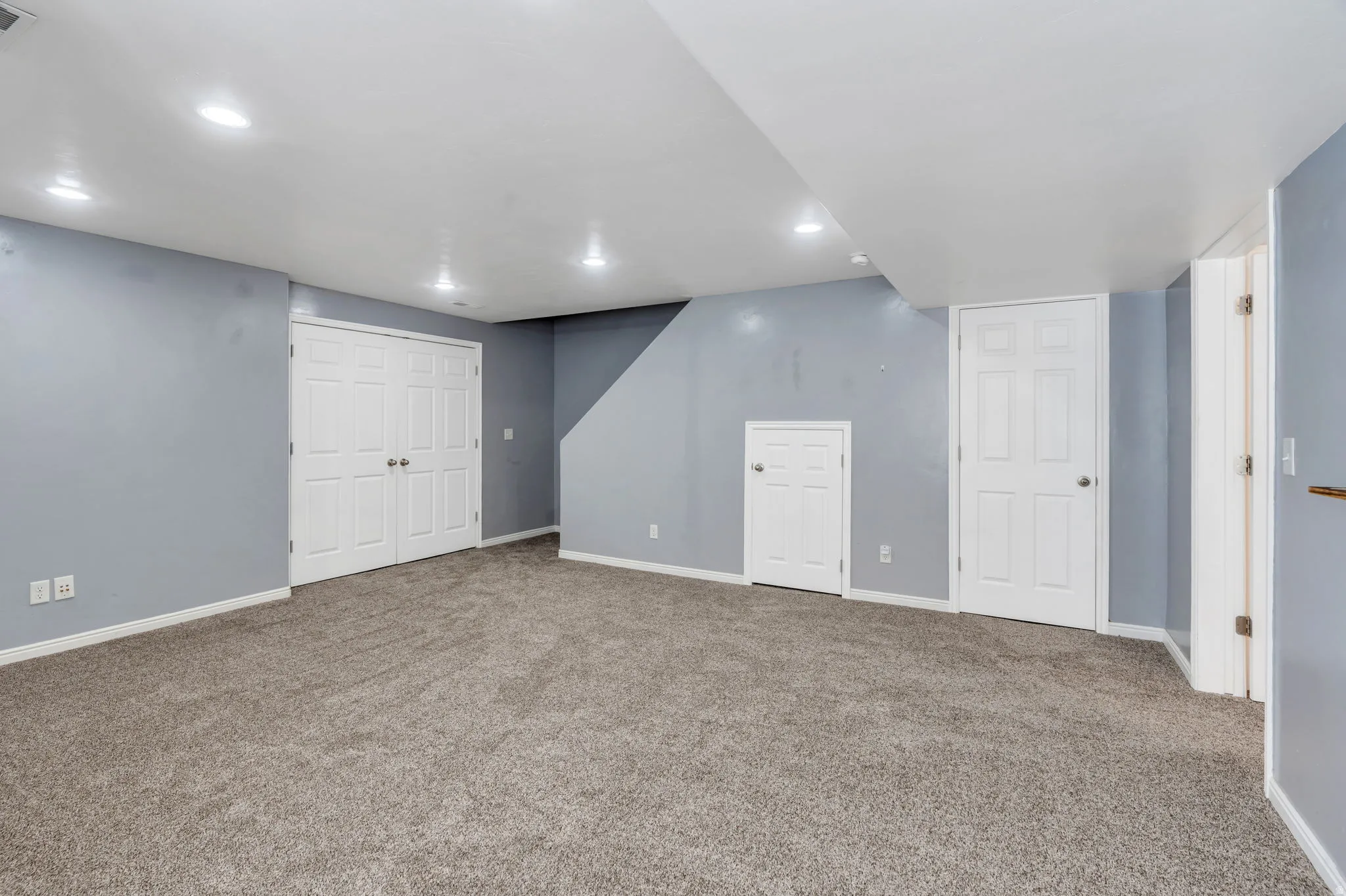 Finished below grade area featuring baseboards and carpet