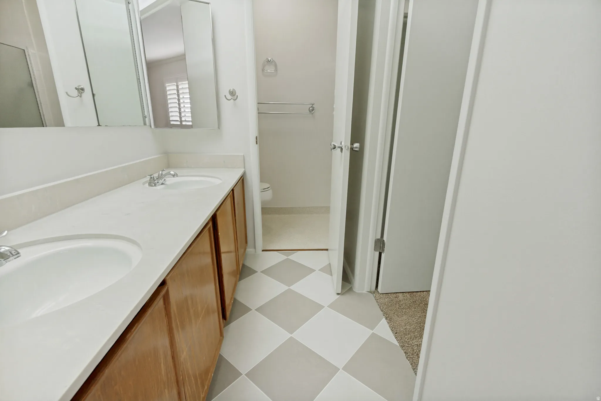 Dual vanity with integrated sinks and chrome fixtures