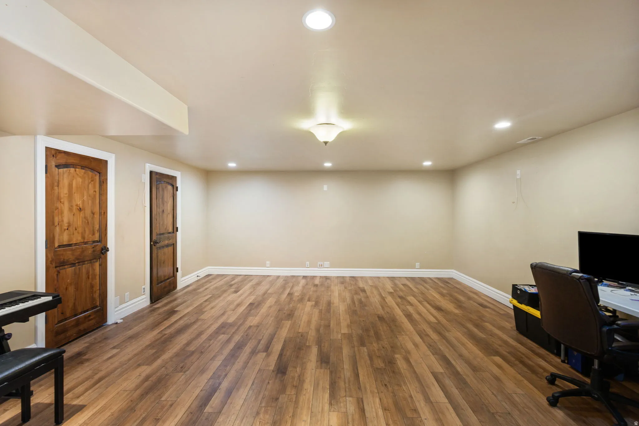Unfurnished office with dark wood-style floors and recessed lighting