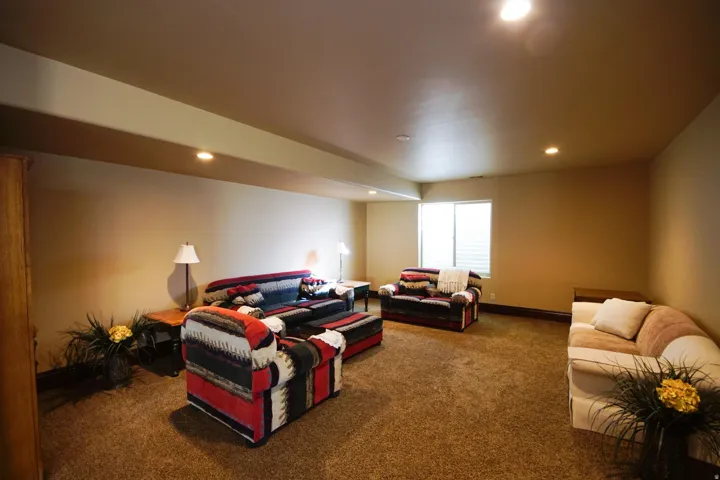 Spacious entertainment room featuring recessed lighting, a neutral color palette, and wall-to-wall carpeting