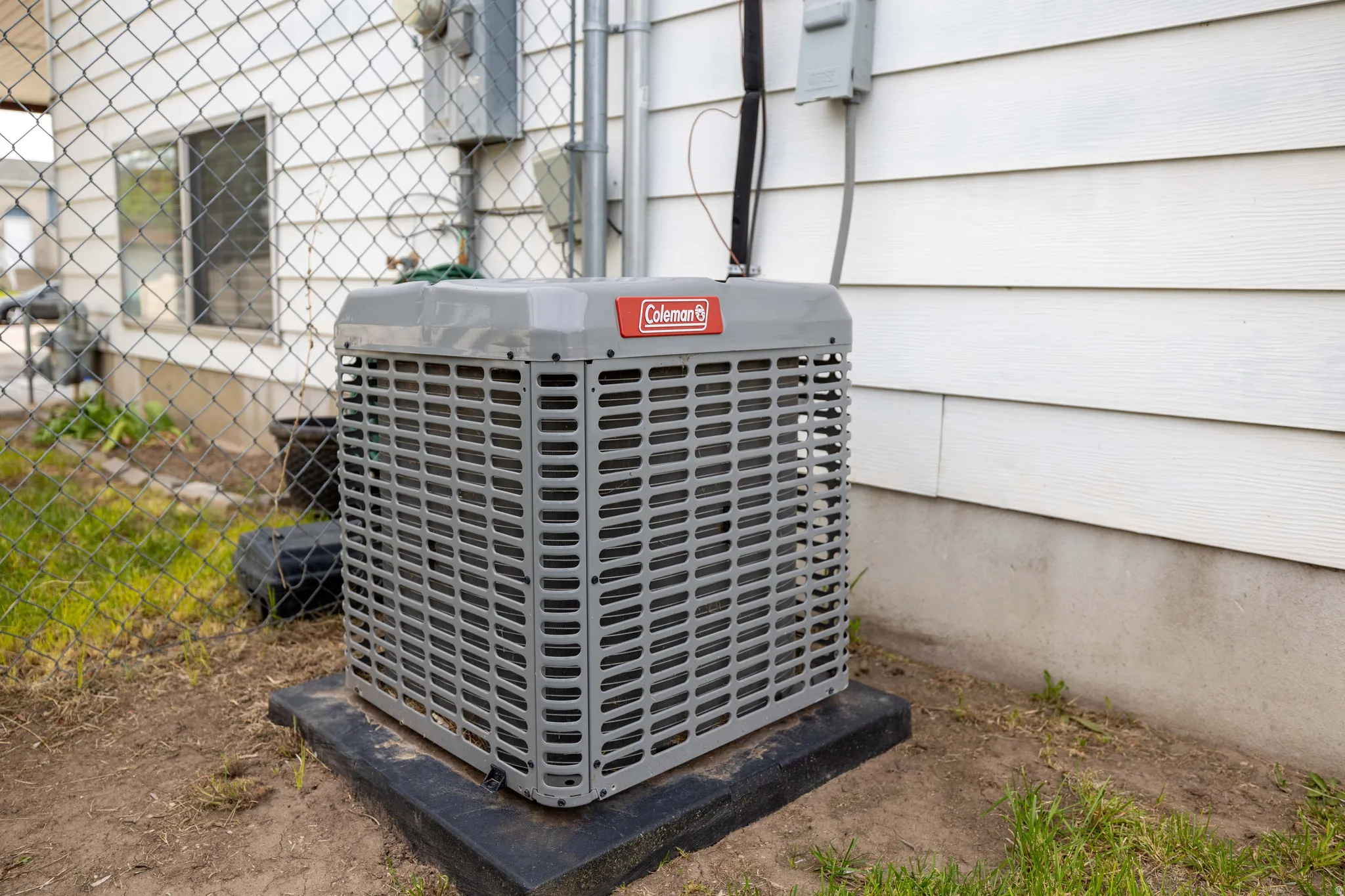 Exterior view of a cooling unit and electric meter