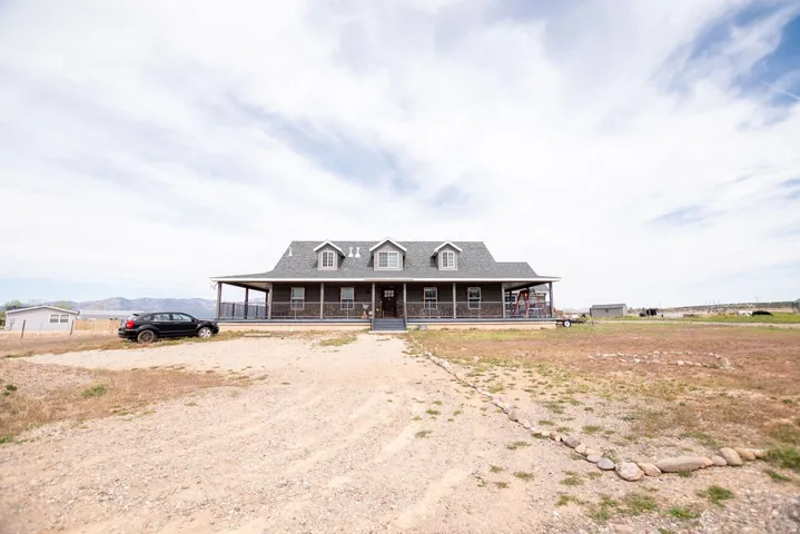 Ranch-style residence featuring a full-width covered porch with railing