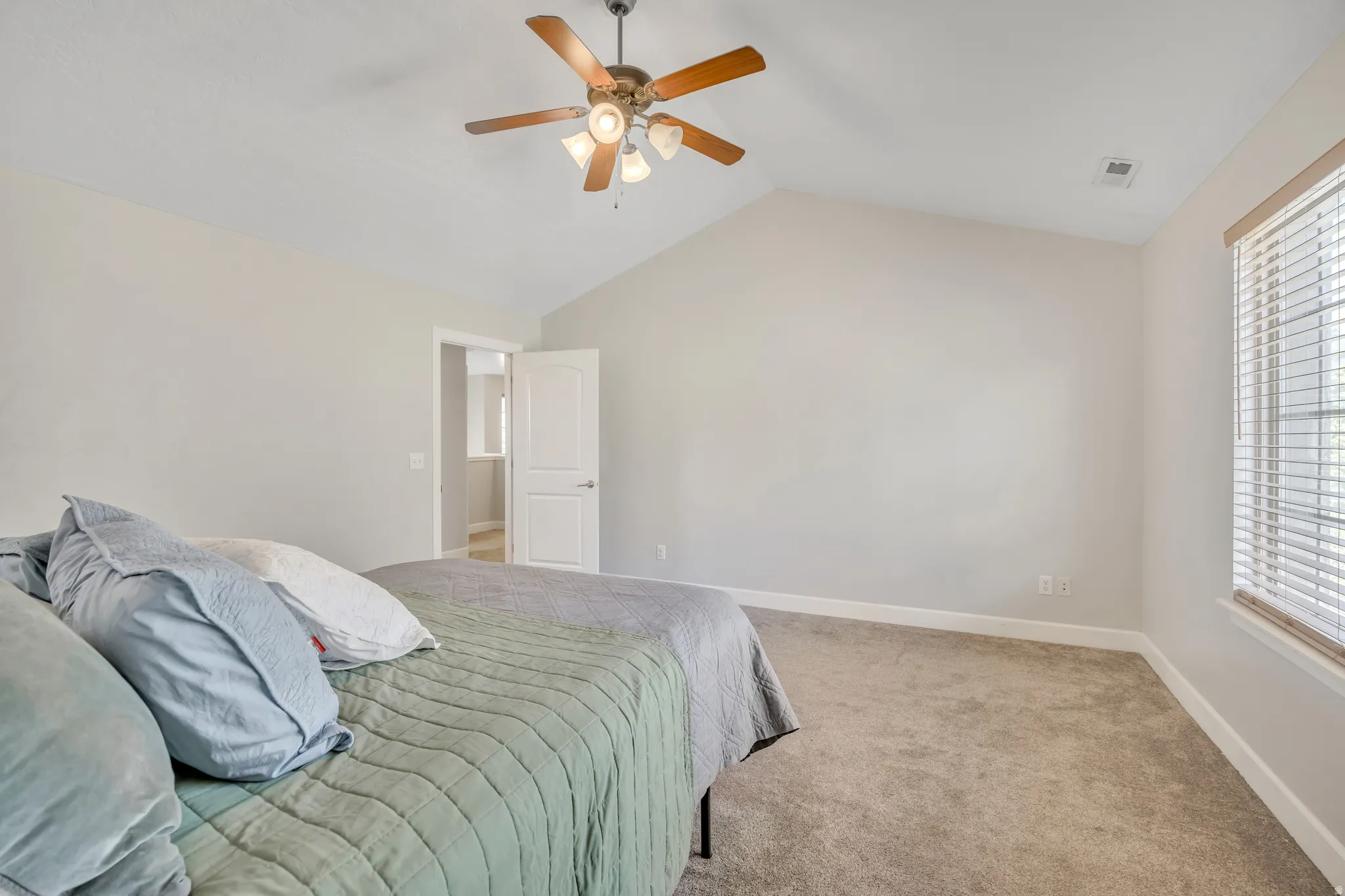 Vaulted ceiling with a ceiling fan