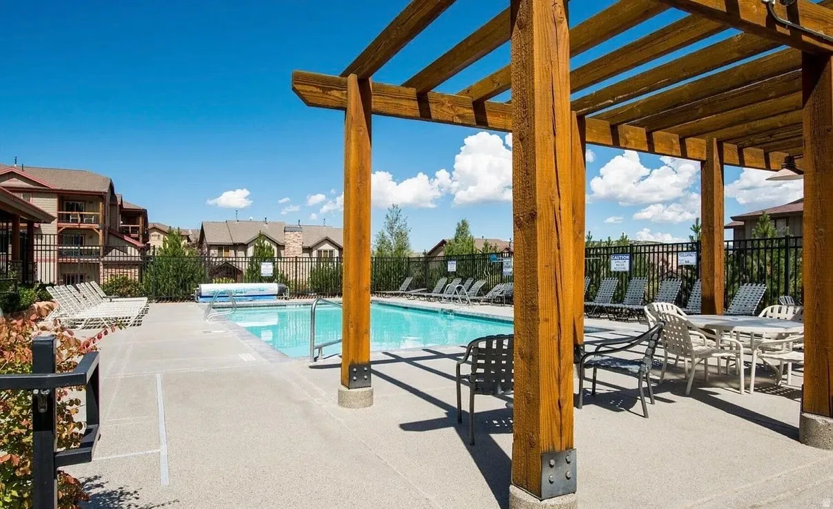 HOA pool