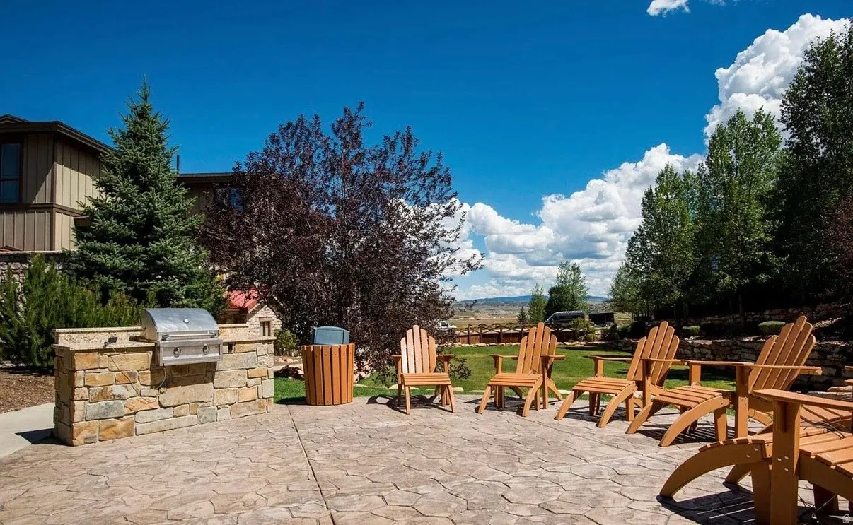 Common area BBQ and seating