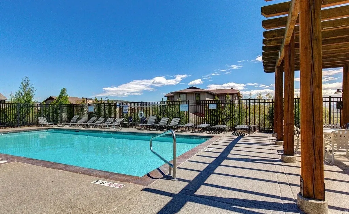 HOA pool