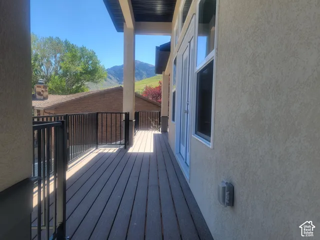 Spacious Wrap Around Deck/Balcony. Great Views