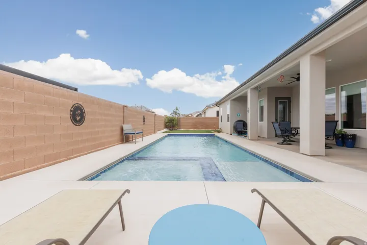 Rectangular swimming pool with integrated patterned tiling