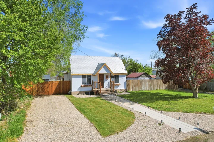 Bungalow featuring a porch