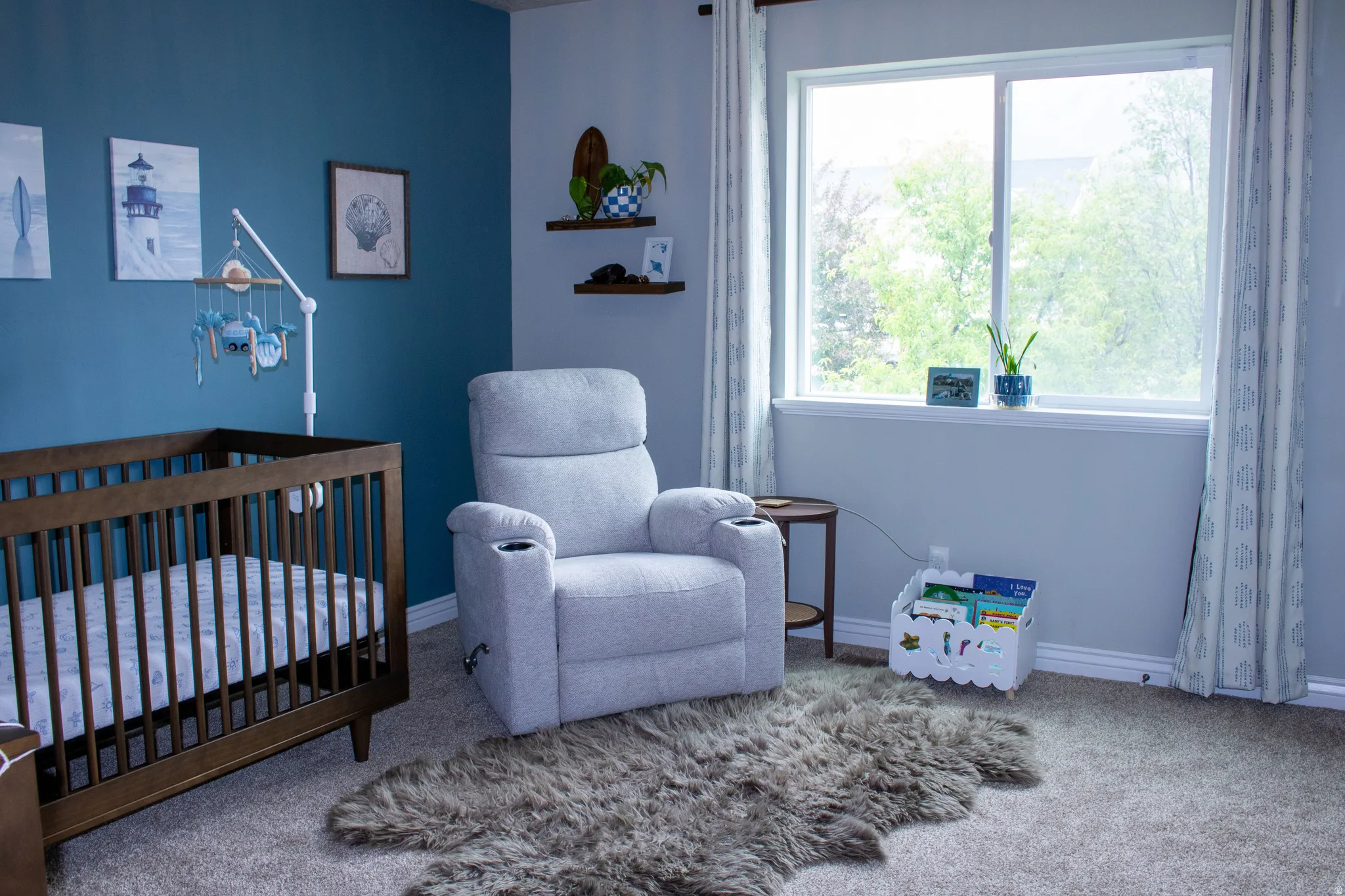 Window-lined room featuring a contrasting accent wall, neutral carpeting, and built-in shelving