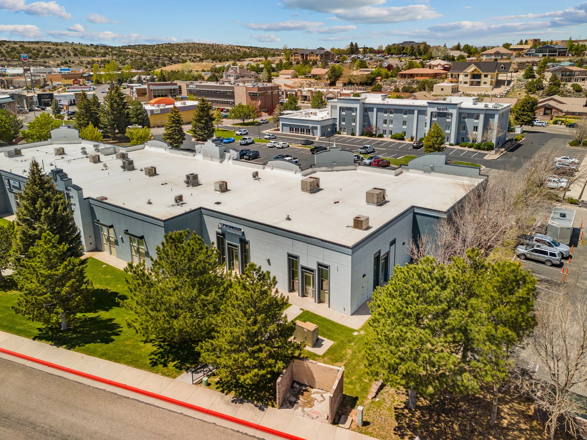 Commercial building with a flat roof and multiple rooftop HVAC units