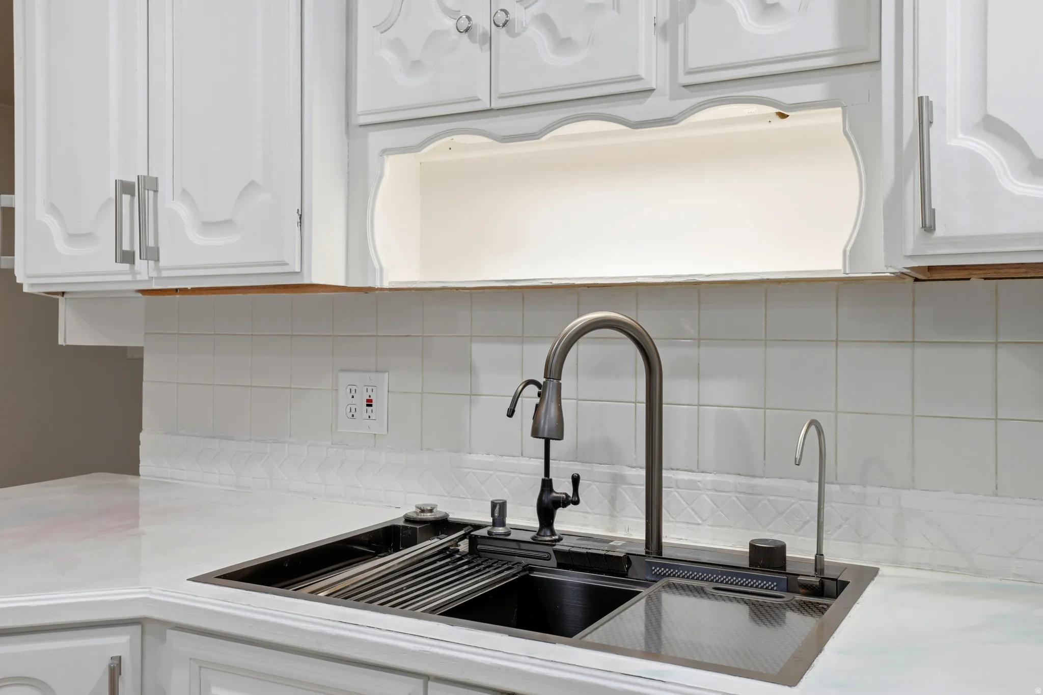 Featuring a 'Smart' kitchen sink
