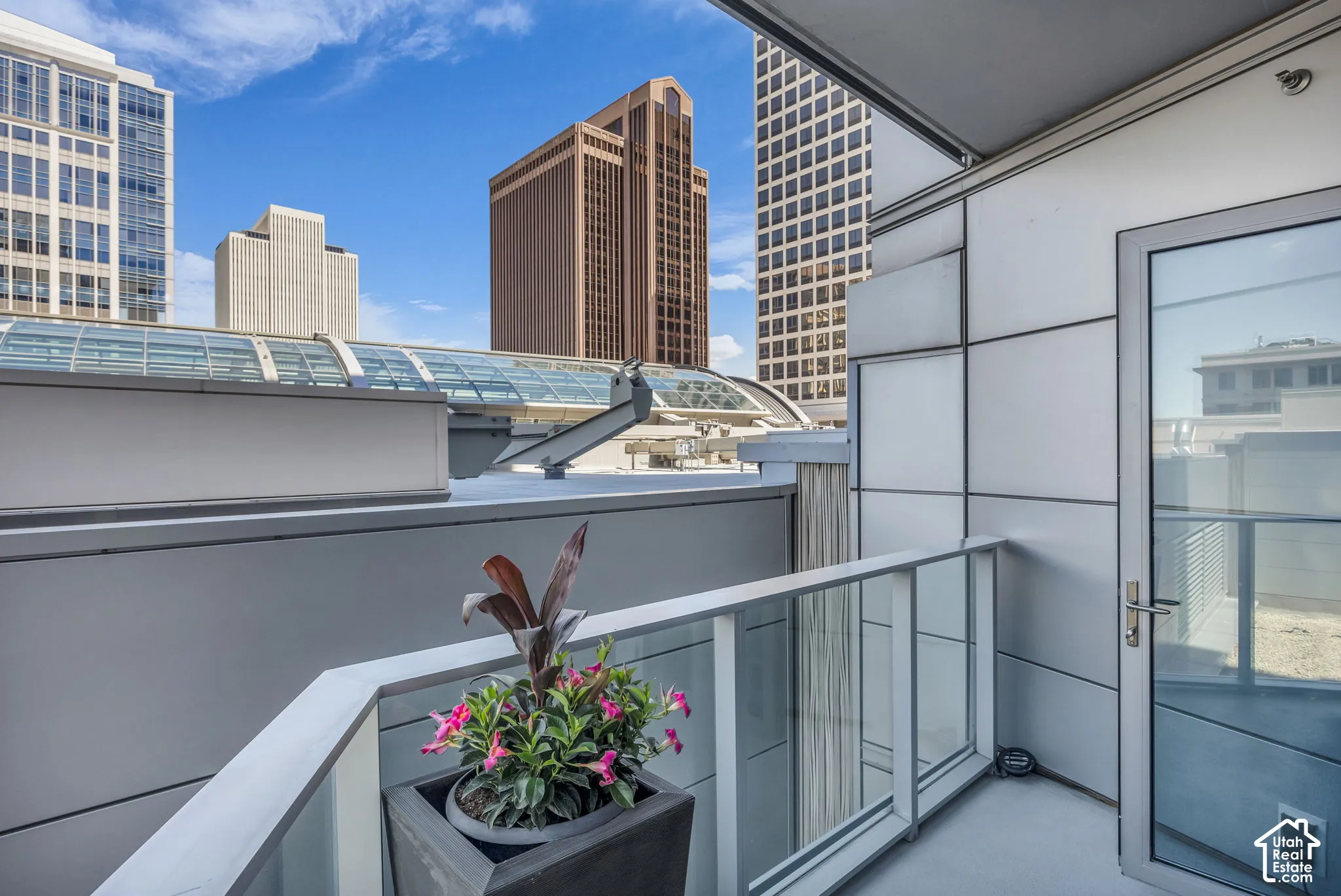 Balcony featuring a city view