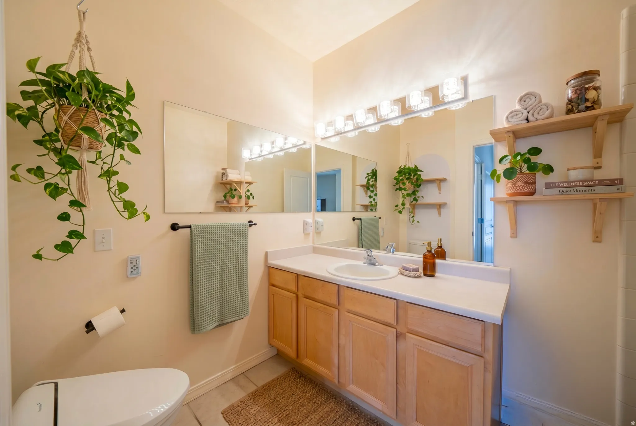 Virtually staged ensuite full bathroom