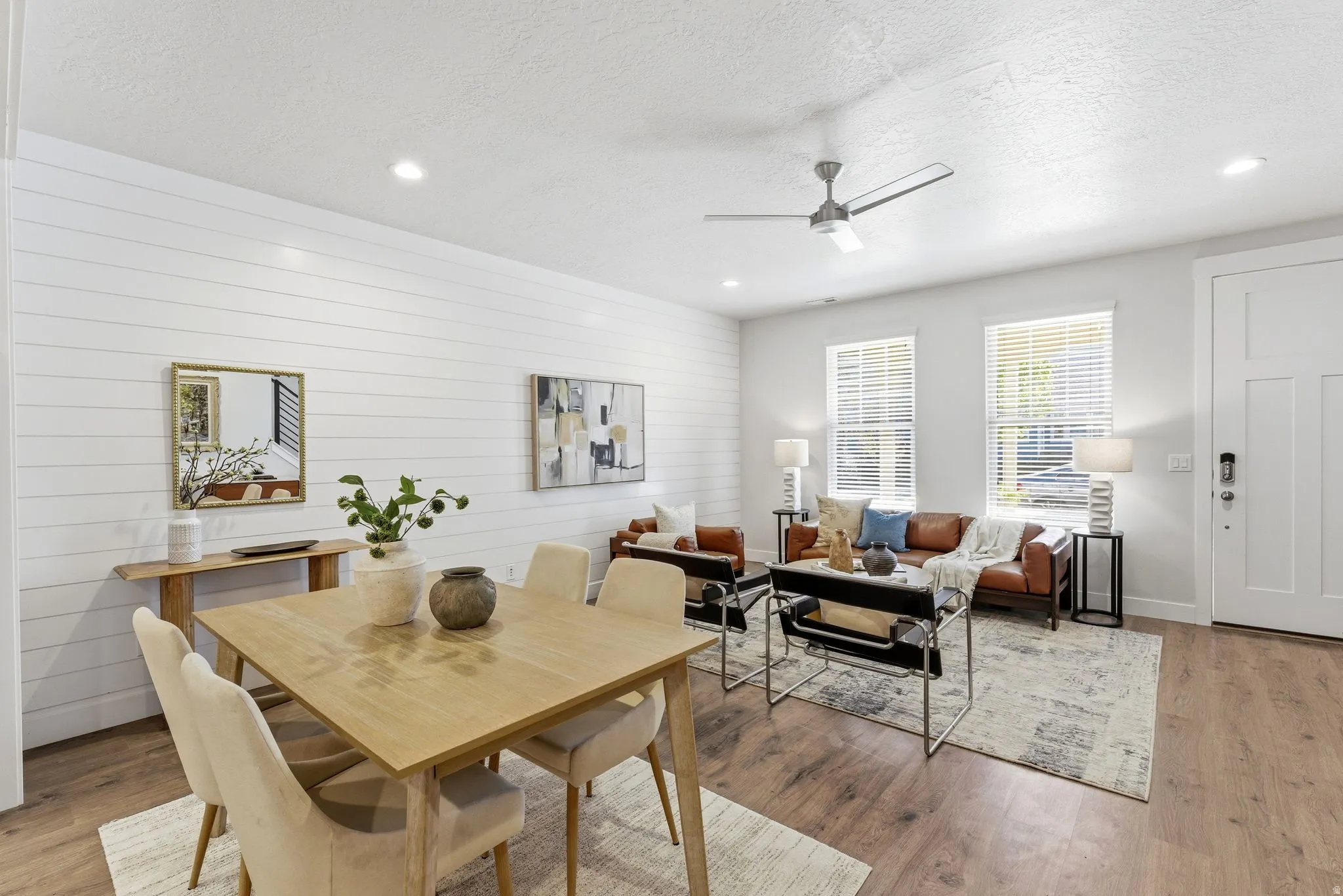 Room for dining or "office" space