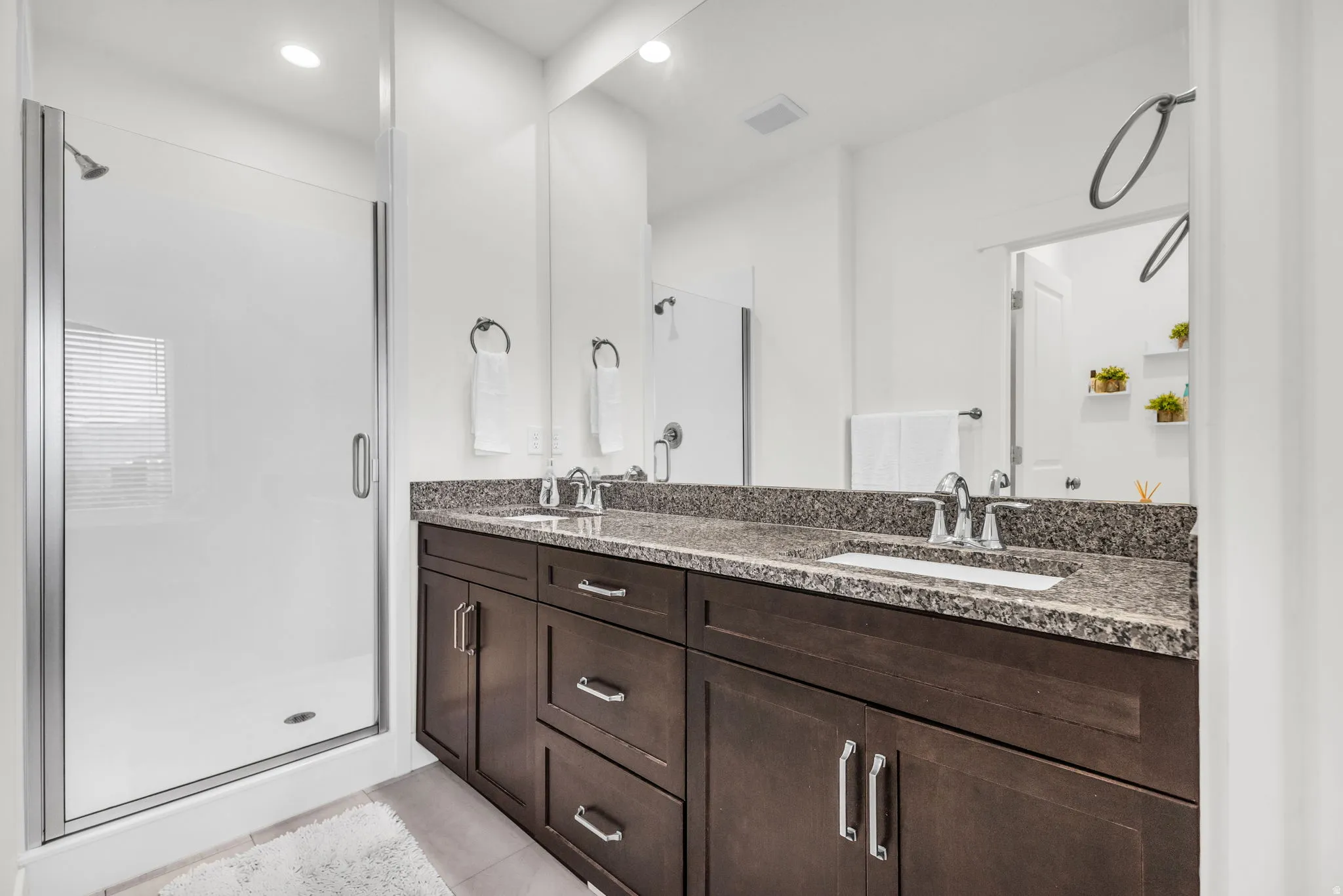 Dual vanity with integrated rectangular sinks and a granite countertop