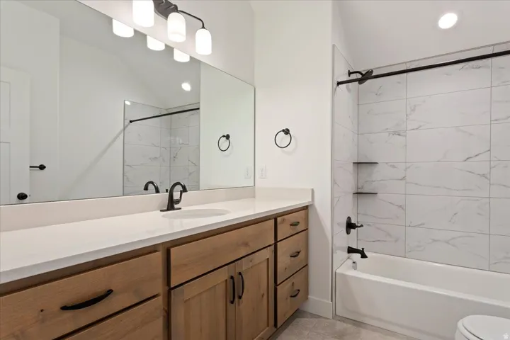 2nd level bathroom