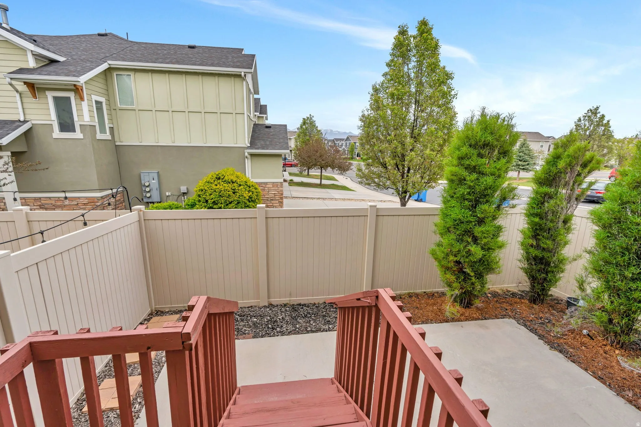 Private outdoor patio featuring a concrete surface and perimeter fencing