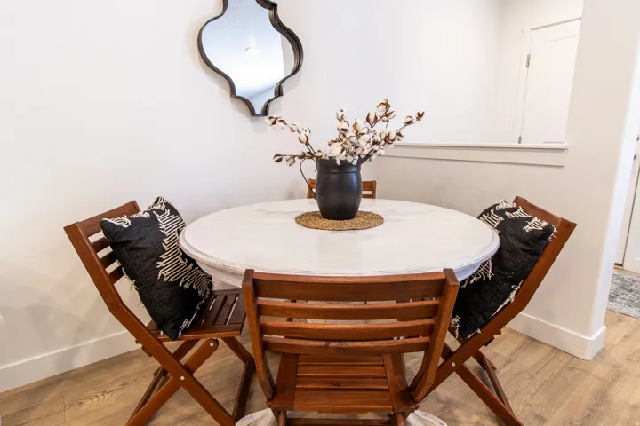 Cozy dining area  with extensive baseboard , premium laminate flooring