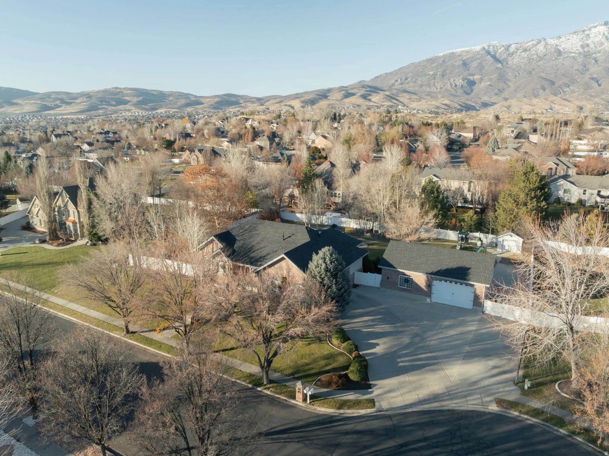 Aerial view of property's location featuring a mountain backdrop and nearby suburban area