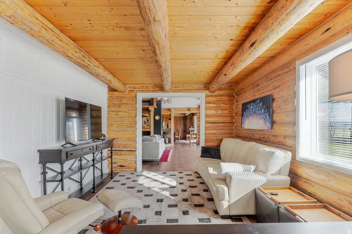 Exposed log beam ceiling and walls in a spacious room