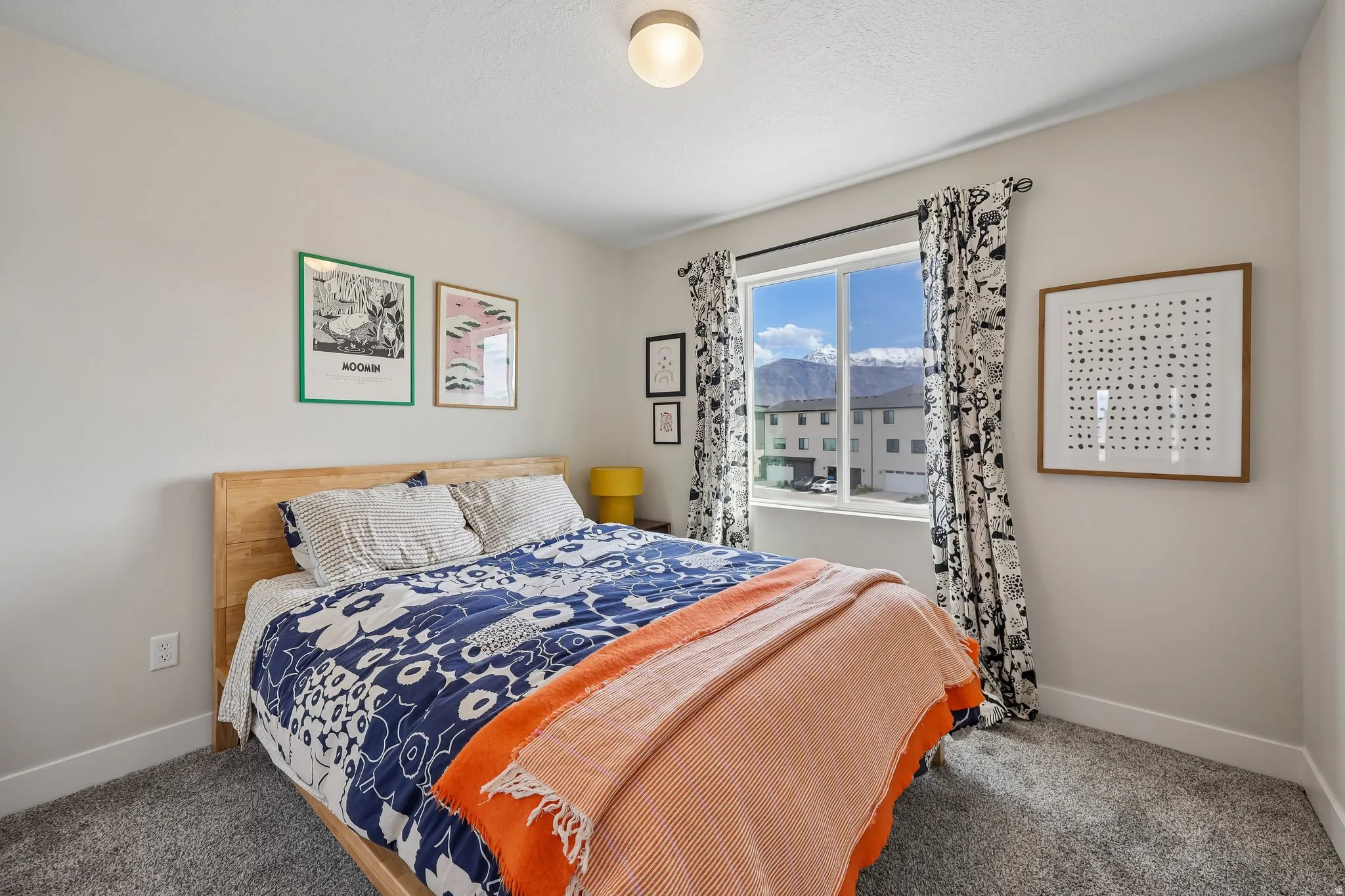 Bedroom with carpet