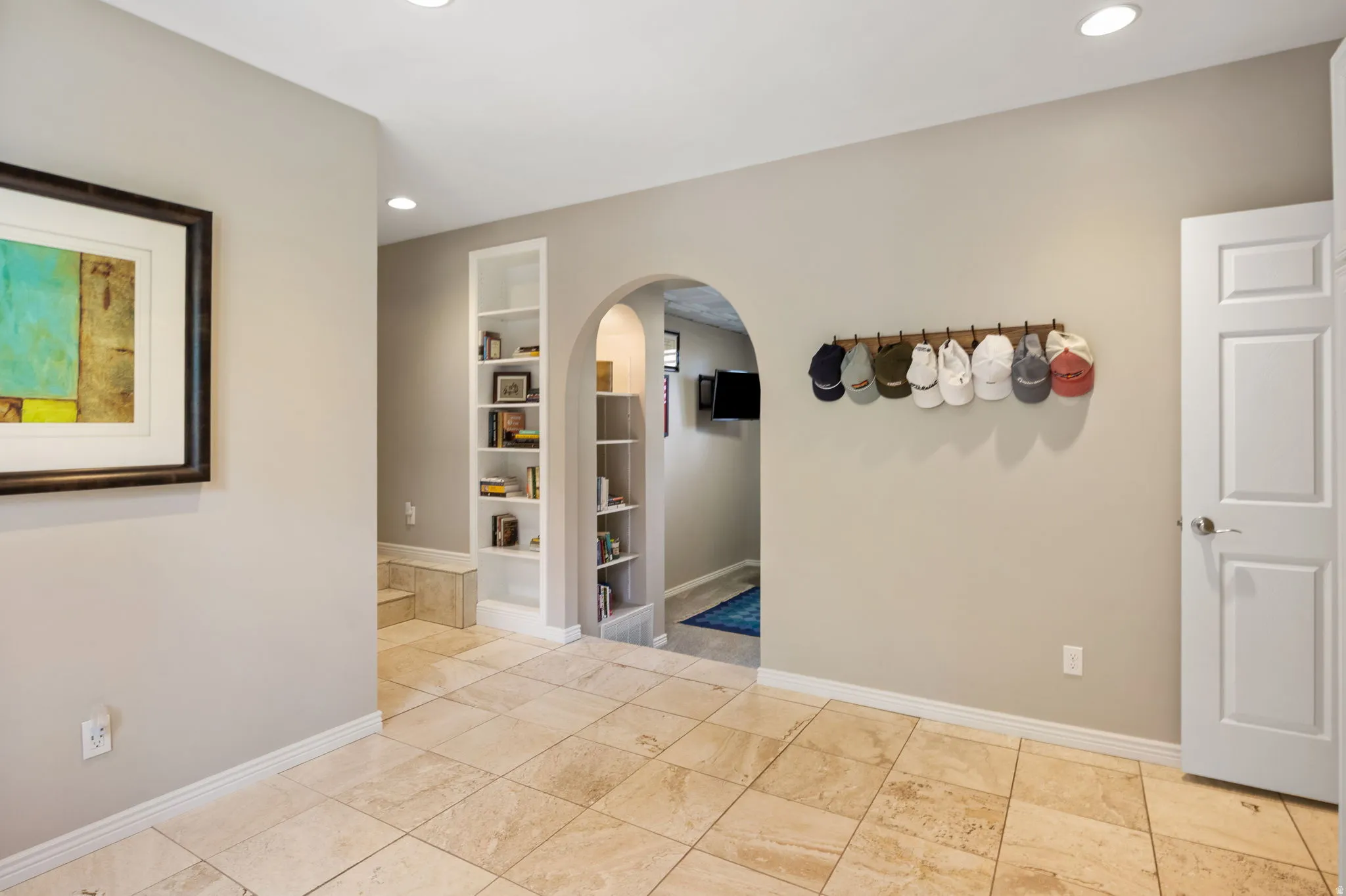 Travertine tile flooring complemented by light neutral wall tones