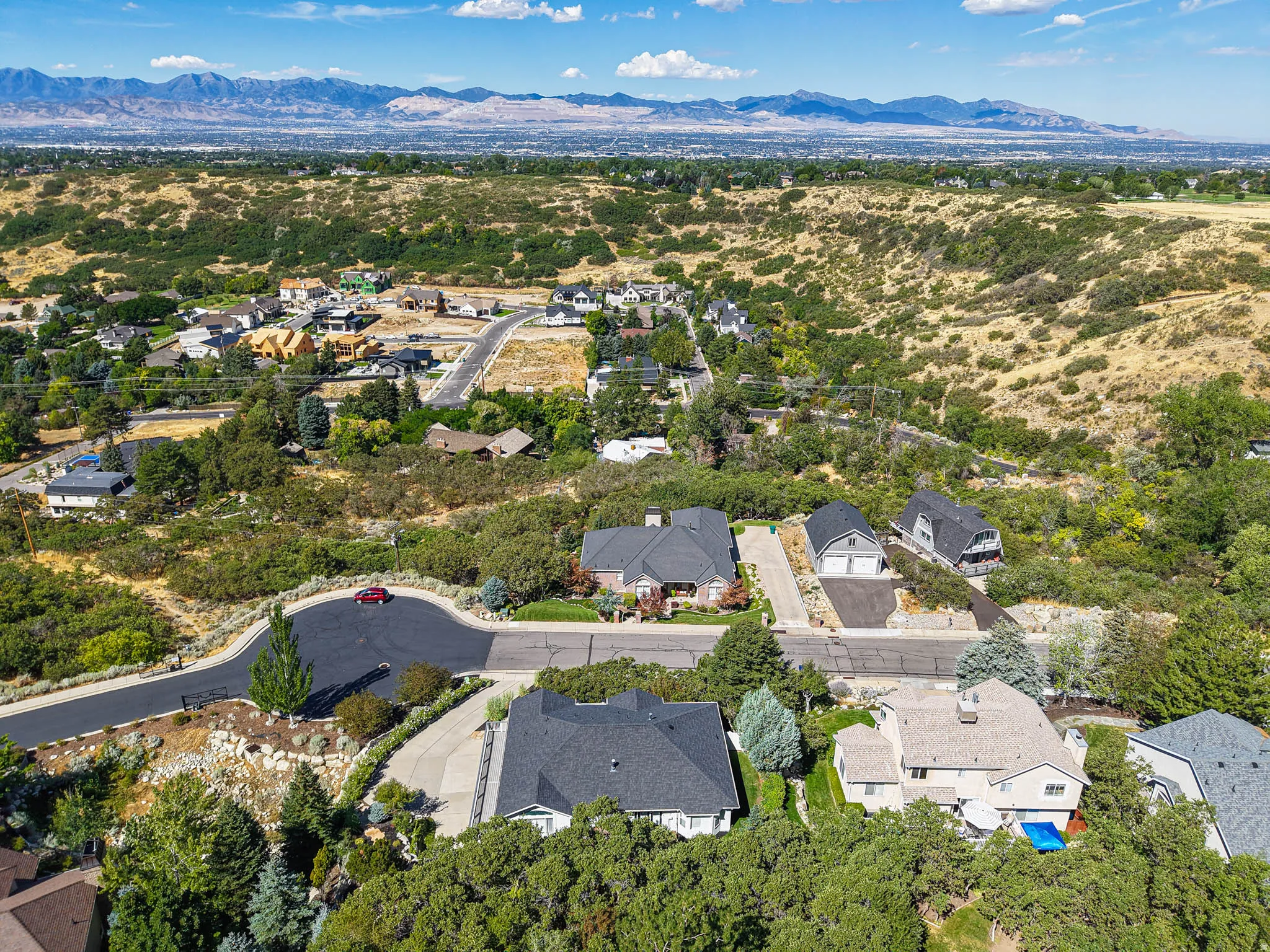 Popular east bench property on a cul-de-sac with gorgeous unobstructed expansive views