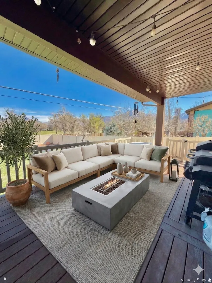 Covered Trex deck and BBQ area