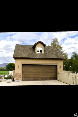 Detached two-car garage