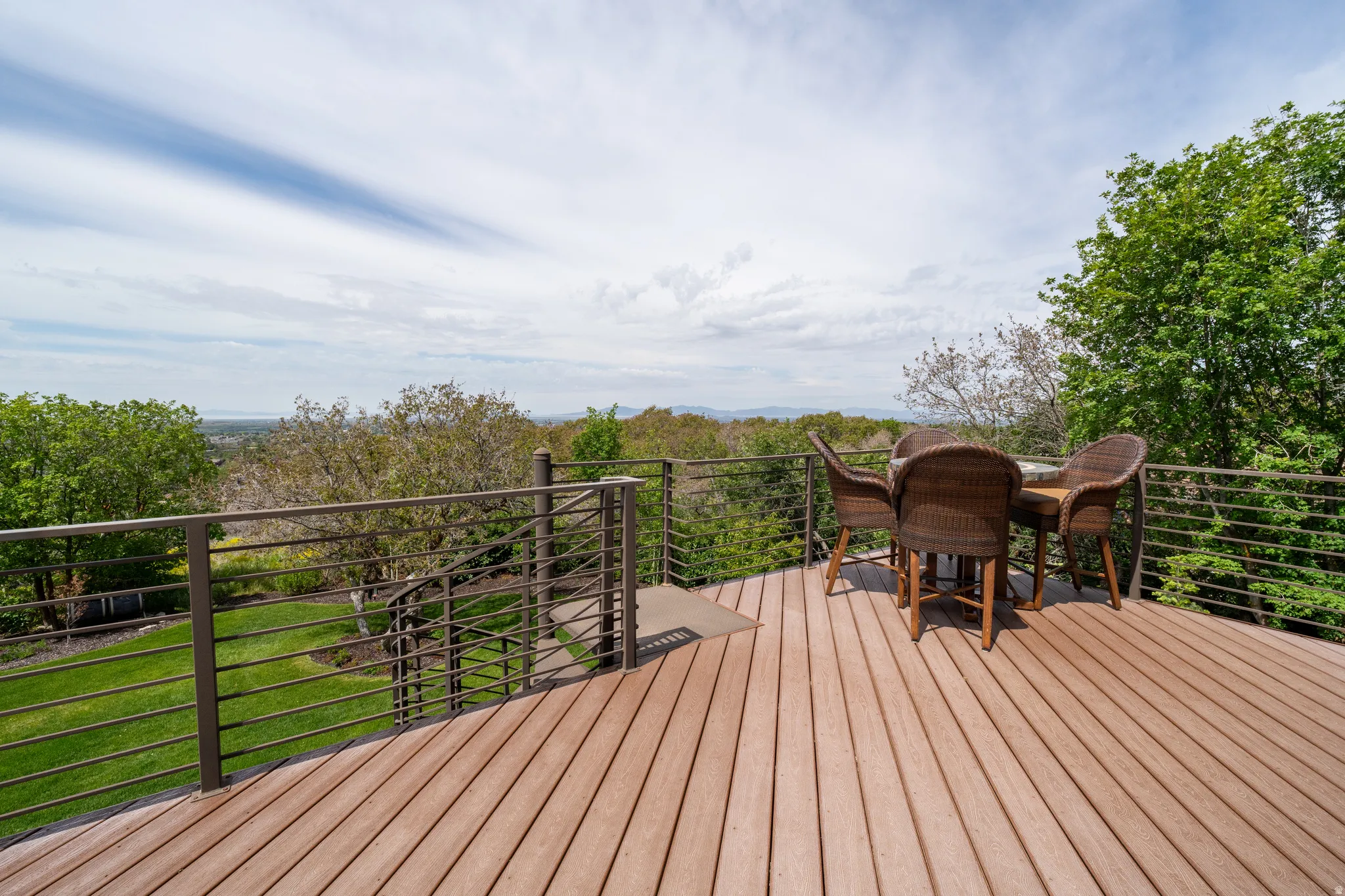 expansive back upper deck