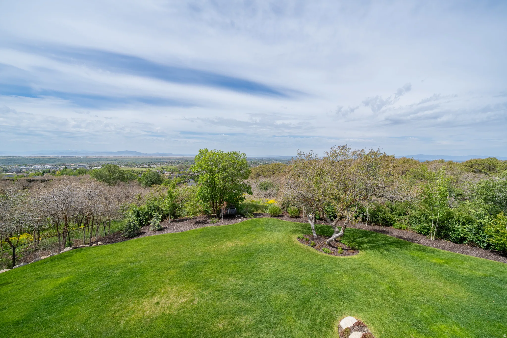 Huge yard with no backyard neighbors