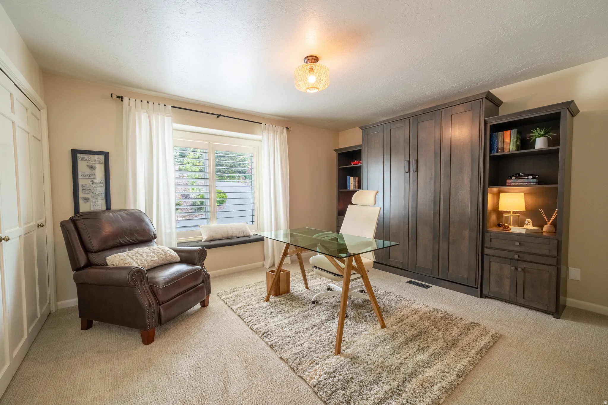 2nd bedroom with murphy bed included