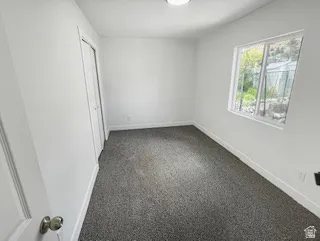 Neutral white walls with dark gray patterned carpeting