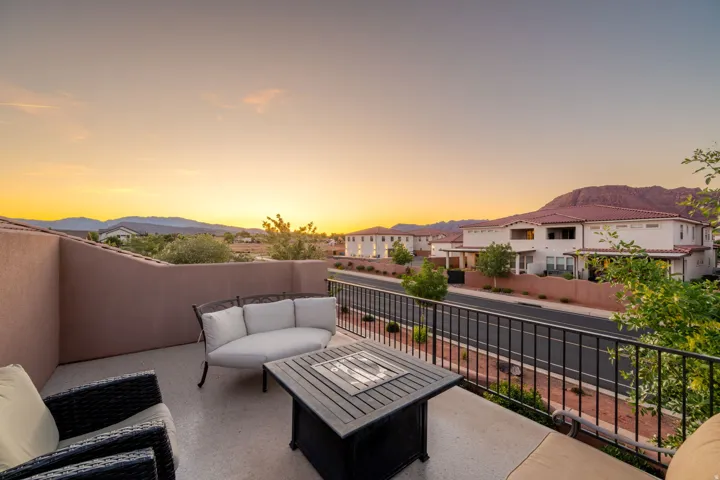 Balcony featuring an outdoor lounge area, a mountain view, and a residential view