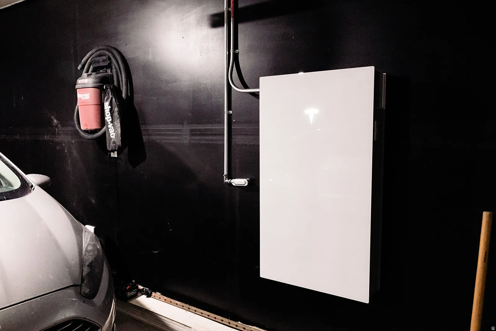 Wall-mounted energy storage system