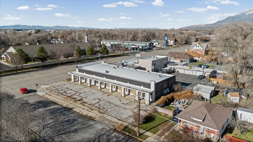Commercial building with a flat roof and a columned overhang
